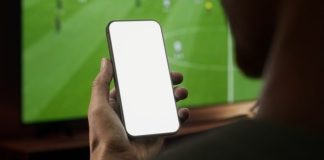Live Betting vs. Live-Dealer Casinos: How Real-Time Formats Are Shaping the Future of Online Gaming