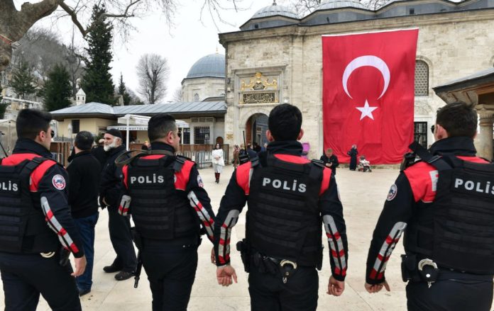 ShutterStock-polis-1068x673
