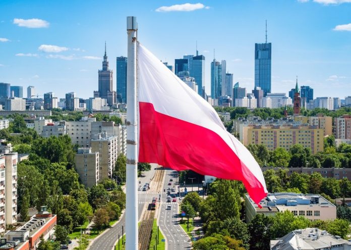 flag-of-Poland-1000x711